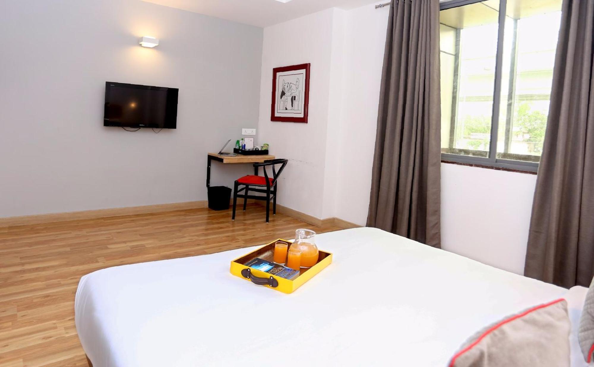 Oyo Townhouse 012 Kaushambi Metro Ghaziabad Otel Dış mekan fotoğraf