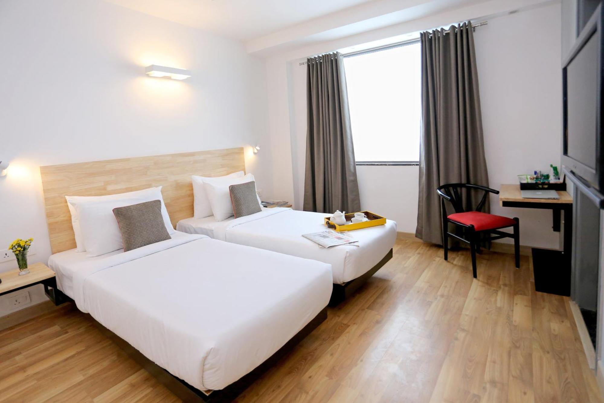 Oyo Townhouse 012 Kaushambi Metro Ghaziabad Otel Dış mekan fotoğraf