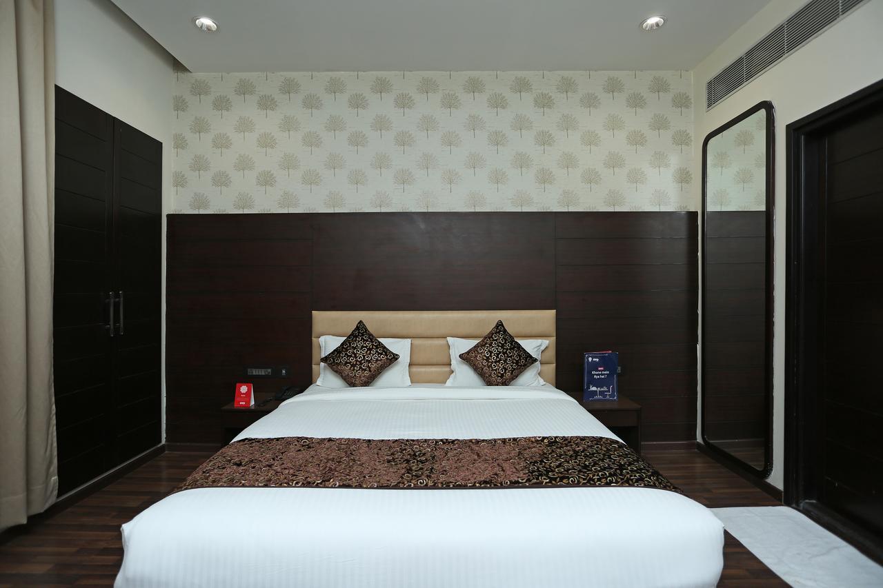 Oyo Townhouse 012 Kaushambi Metro Ghaziabad Otel Dış mekan fotoğraf